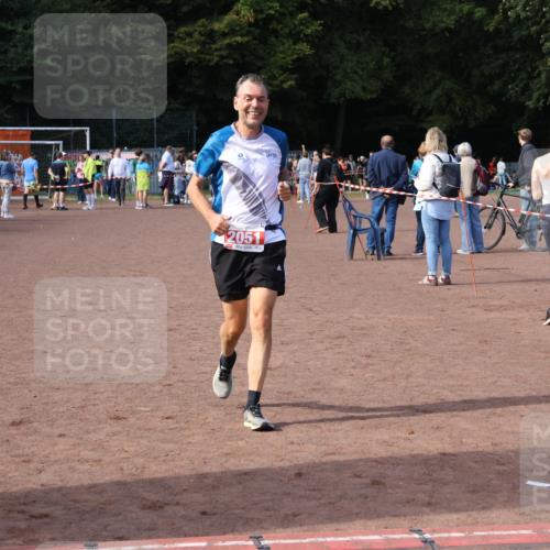 27.09.2026 - 35. Volkslauf durch das schöne Alstertal Strokosch-Dieckow http://msf.ph/oto/10571568 27.09.2026 12:19:56 Ziel 2051 meine-sportfotos.de