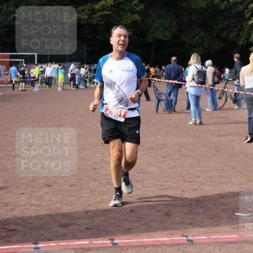 27.09.2026 - 35. Volkslauf durch das schöne Alstertal Strokosch-Dieckow http://msf.ph/oto/10571595 27.09.2026 12:19:57 Ziel 2051 meine-sportfotos.de