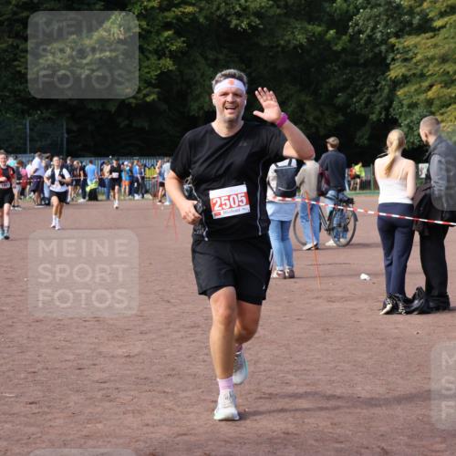 27.09.2026 - 35. Volkslauf durch das schöne Alstertal Strokosch-Dieckow http://msf.ph/oto/10571696 27.09.2026 12:20:16 Ziel 1901, 2313, 2426, 2505 meine-sportfotos.de