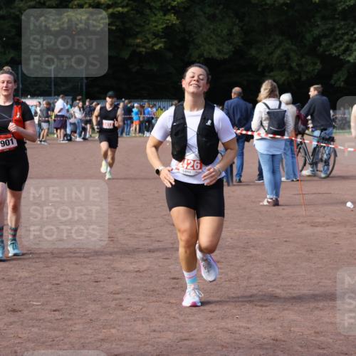 27.09.2026 - 35. Volkslauf durch das schöne Alstertal Strokosch-Dieckow http://msf.ph/oto/10571746 27.09.2026 12:20:22 Ziel 1901, 2240, 2413, 2426 meine-sportfotos.de