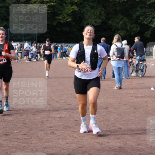 27.09.2026 - 35. Volkslauf durch das schöne Alstertal Strokosch-Dieckow http://msf.ph/oto/10571750 27.09.2026 12:20:23 Ziel 1901, 2240, 2413, 2426 meine-sportfotos.de