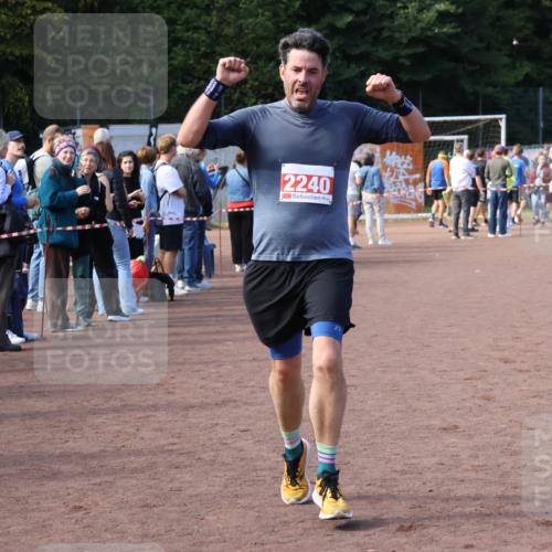 27.09.2026 - 35. Volkslauf durch das schöne Alstertal Strokosch-Dieckow http://msf.ph/oto/10571795 27.09.2026 12:20:27 Ziel 1901, 2240, 2413, 2426 meine-sportfotos.de
