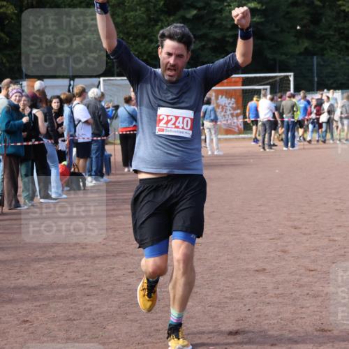 27.09.2026 - 35. Volkslauf durch das schöne Alstertal Strokosch-Dieckow http://msf.ph/oto/10571809 27.09.2026 12:20:27 Ziel 1901, 2240, 2413, 2426 meine-sportfotos.de