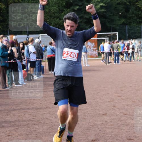 27.09.2026 - 35. Volkslauf durch das schöne Alstertal Strokosch-Dieckow http://msf.ph/oto/10571812 27.09.2026 12:20:27 Ziel 1901, 2240, 2413, 2426 meine-sportfotos.de