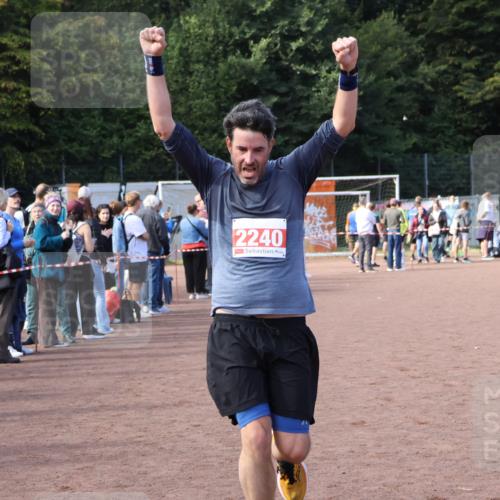 27.09.2026 - 35. Volkslauf durch das schöne Alstertal Strokosch-Dieckow http://msf.ph/oto/10571830 27.09.2026 12:20:27 Ziel 1901, 2240, 2413, 2426 meine-sportfotos.de