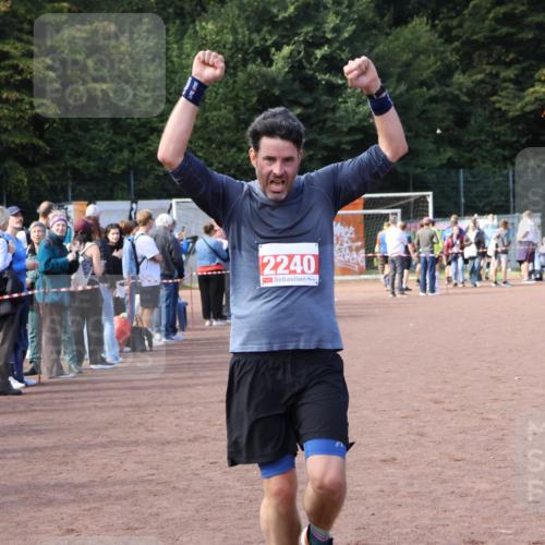 27.09.2026 - 35. Volkslauf durch das schöne Alstertal Strokosch-Dieckow http://msf.ph/oto/10571834 27.09.2026 12:20:27 Ziel 1901, 2240, 2413, 2426 meine-sportfotos.de