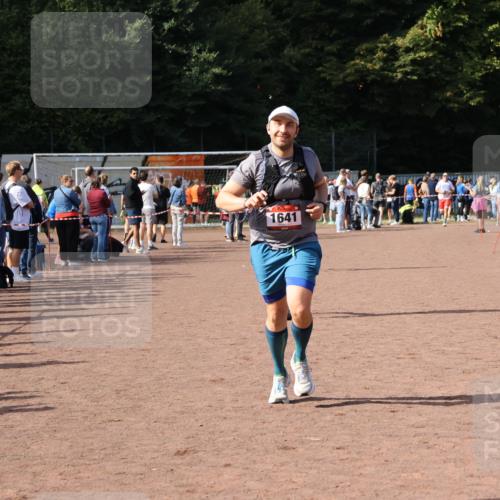 27.09.2026 - 35. Volkslauf durch das schöne Alstertal Strokosch-Dieckow http://msf.ph/oto/10571918 27.09.2026 12:20:52 Ziel 1079, 1641, 2074, 2974 meine-sportfotos.de