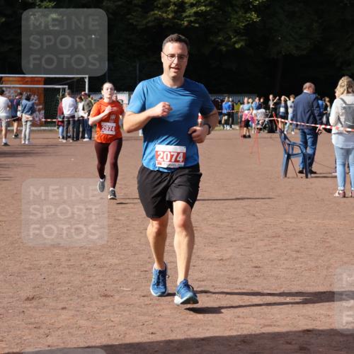 27.09.2026 - 35. Volkslauf durch das schöne Alstertal Strokosch-Dieckow http://msf.ph/oto/10571933 27.09.2026 12:20:55 Ziel 1079, 1641, 2074, 2974 meine-sportfotos.de