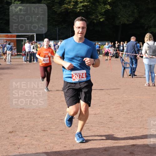 27.09.2026 - 35. Volkslauf durch das schöne Alstertal Strokosch-Dieckow http://msf.ph/oto/10571947 27.09.2026 12:20:55 Ziel 1079, 1641, 2074, 2974 meine-sportfotos.de