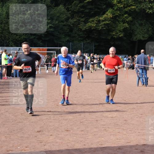 27.09.2026 - 35. Volkslauf durch das schöne Alstertal Strokosch-Dieckow http://msf.ph/oto/10572078 27.09.2026 12:21:28 Ziel 1620, 1633, 1635, 1639, 1640 meine-sportfotos.de