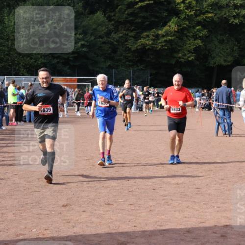 27.09.2026 - 35. Volkslauf durch das schöne Alstertal Strokosch-Dieckow http://msf.ph/oto/10572083 27.09.2026 12:21:28 Ziel 1620, 1633, 1635, 1639, 1640 meine-sportfotos.de