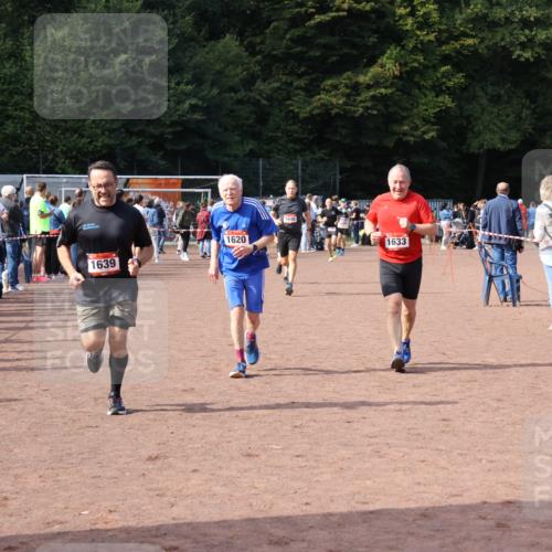 27.09.2026 - 35. Volkslauf durch das schöne Alstertal Strokosch-Dieckow http://msf.ph/oto/10572093 27.09.2026 12:21:28 Ziel 1620, 1633, 1635, 1639, 1640 meine-sportfotos.de