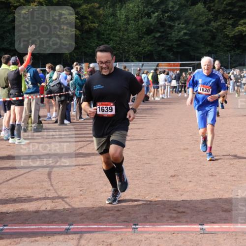 27.09.2026 - 35. Volkslauf durch das schöne Alstertal Strokosch-Dieckow http://msf.ph/oto/10572119 27.09.2026 12:21:29 Ziel 1620, 1633, 1635, 1639, 1640 meine-sportfotos.de