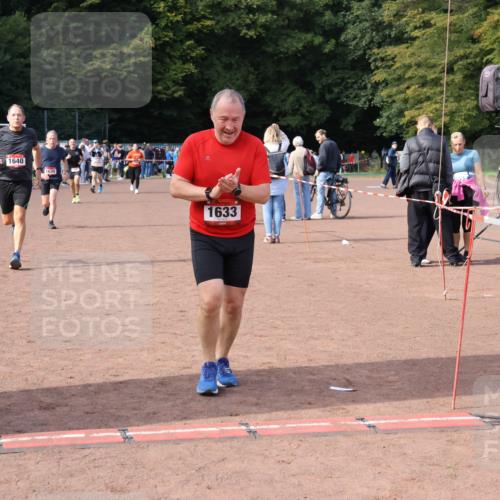 27.09.2026 - 35. Volkslauf durch das schöne Alstertal Strokosch-Dieckow http://msf.ph/oto/10572147 27.09.2026 12:21:31 Ziel 1615, 1620, 1633, 1635, 1639, 1640 meine-sportfotos.de