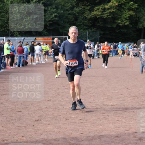 27.09.2026 - 35. Volkslauf durch das schöne Alstertal Strokosch-Dieckow http://msf.ph/oto/10572207 27.09.2026 12:21:35 Ziel 1615, 1620, 1633, 1635, 1640 meine-sportfotos.de