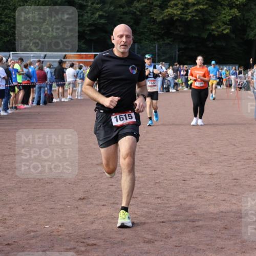 27.09.2026 - 35. Volkslauf durch das schöne Alstertal Strokosch-Dieckow http://msf.ph/oto/10572285 27.09.2026 12:21:39 Ziel 1059, 1615, 1622, 1635 meine-sportfotos.de