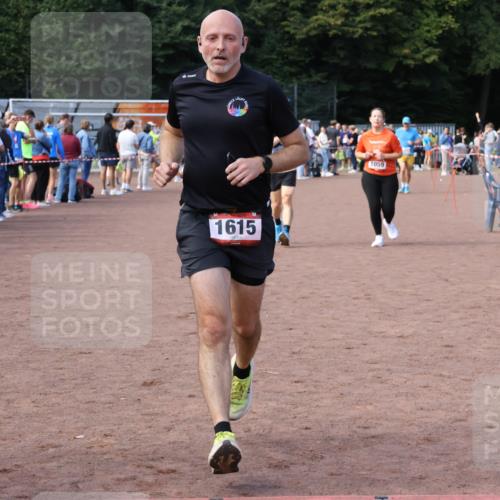 27.09.2026 - 35. Volkslauf durch das schöne Alstertal Strokosch-Dieckow http://msf.ph/oto/10572302 27.09.2026 12:21:39 Ziel 1059, 1615, 1622, 1635 meine-sportfotos.de