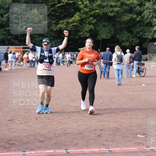 27.09.2026 - 35. Volkslauf durch das schöne Alstertal Strokosch-Dieckow http://msf.ph/oto/10572327 27.09.2026 12:21:43 Ziel 1059, 1615, 1622, 2025 meine-sportfotos.de