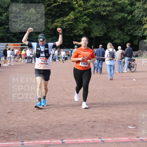 27.09.2026 - 35. Volkslauf durch das schöne Alstertal Strokosch-Dieckow http://msf.ph/oto/10572332 27.09.2026 12:21:43 Ziel 1059, 1615, 1622, 2025 meine-sportfotos.de