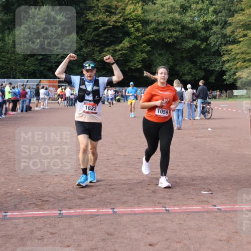 27.09.2026 - 35. Volkslauf durch das schöne Alstertal Strokosch-Dieckow http://msf.ph/oto/10572352 27.09.2026 12:21:44 Ziel 1059, 1622, 2025 meine-sportfotos.de
