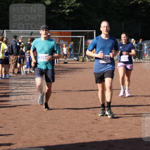 27.09.2026 - 35. Volkslauf durch das schöne Alstertal Strokosch-Dieckow http://msf.ph/oto/10572454 27.09.2026 11:21:02 Ziel 3184, 3246, 3252, 3269, 3394 meine-sportfotos.de