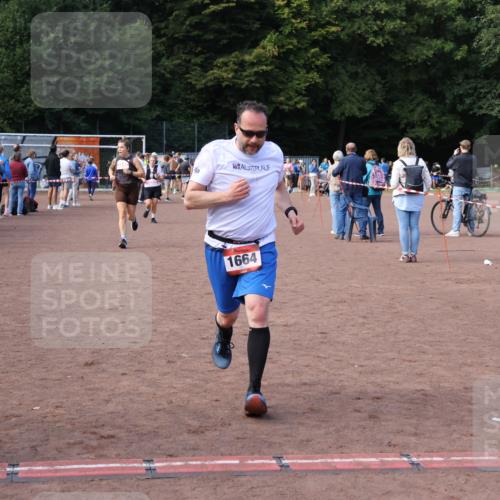27.09.2026 - 35. Volkslauf durch das schöne Alstertal Strokosch-Dieckow http://msf.ph/oto/10572508 27.09.2026 12:21:56 Ziel 1664, 2023, 2247, 2332 meine-sportfotos.de