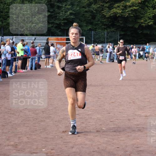 27.09.2026 - 35. Volkslauf durch das schöne Alstertal Strokosch-Dieckow http://msf.ph/oto/10572522 27.09.2026 12:21:59 Ziel 1664, 2023, 2247, 2332 meine-sportfotos.de