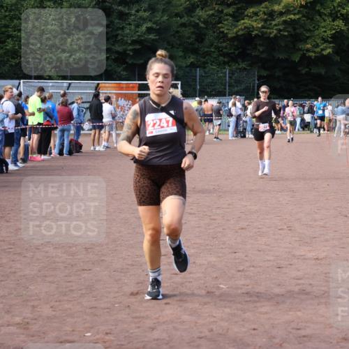 27.09.2026 - 35. Volkslauf durch das schöne Alstertal Strokosch-Dieckow http://msf.ph/oto/10572527 27.09.2026 12:22:00 Ziel 1664, 2023, 2247, 2332 meine-sportfotos.de
