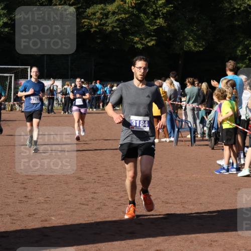 27.09.2026 - 35. Volkslauf durch das schöne Alstertal Strokosch-Dieckow http://msf.ph/oto/10572663 27.09.2026 11:20:59 Ziel 1418, 3184, 3246, 3252, 3269, 3394, 3989 meine-sportfotos.de