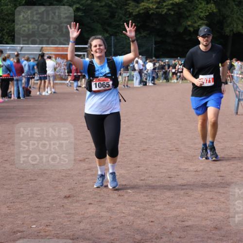 27.09.2026 - 35. Volkslauf durch das schöne Alstertal Strokosch-Dieckow http://msf.ph/oto/10572732 27.09.2026 12:22:25 Ziel 1065, 2971 meine-sportfotos.de