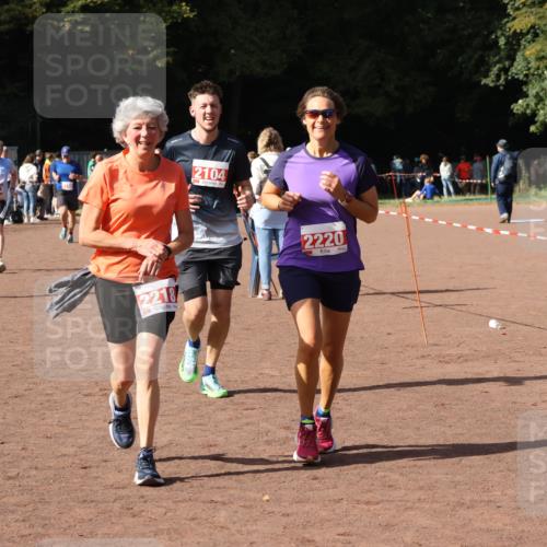 27.09.2026 - 35. Volkslauf durch das schöne Alstertal Strokosch-Dieckow http://msf.ph/oto/10572862 27.09.2026 12:22:49 Ziel 1644, 2104, 2218, 2220, 2370 meine-sportfotos.de