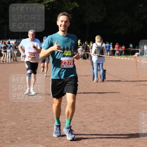 27.09.2026 - 35. Volkslauf durch das schöne Alstertal Strokosch-Dieckow http://msf.ph/oto/10572943 27.09.2026 12:22:54 Ziel 1644, 2104, 2150, 2218, 2220, 2370 meine-sportfotos.de