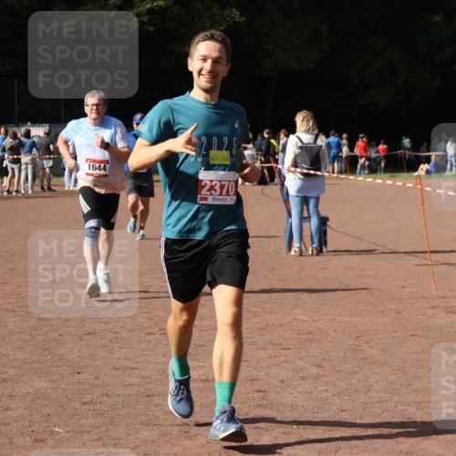 27.09.2026 - 35. Volkslauf durch das schöne Alstertal Strokosch-Dieckow http://msf.ph/oto/10572948 27.09.2026 12:22:54 Ziel 1644, 2104, 2150, 2218, 2220, 2370 meine-sportfotos.de