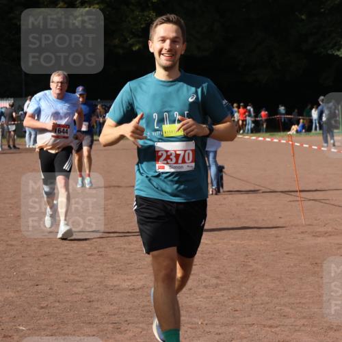 27.09.2026 - 35. Volkslauf durch das schöne Alstertal Strokosch-Dieckow http://msf.ph/oto/10572973 27.09.2026 12:22:54 Ziel 1644, 2104, 2150, 2218, 2220, 2370 meine-sportfotos.de