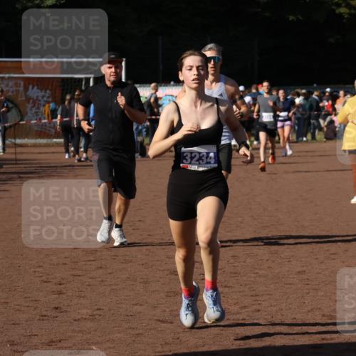 27.09.2026 - 35. Volkslauf durch das schöne Alstertal Strokosch-Dieckow http://msf.ph/oto/10573077 27.09.2026 11:20:53 Ziel 1418, 3184, 3234, 3989 meine-sportfotos.de