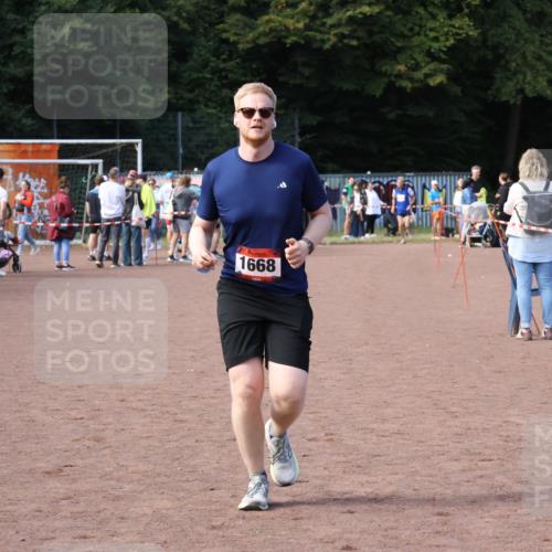 27.09.2026 - 35. Volkslauf durch das schöne Alstertal Strokosch-Dieckow http://msf.ph/oto/10573078 27.09.2026 12:23:06 Ziel 1668 meine-sportfotos.de