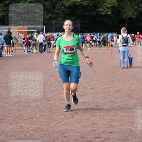 27.09.2026 - 35. Volkslauf durch das schöne Alstertal Strokosch-Dieckow http://msf.ph/oto/10573441 27.09.2026 12:24:45 Ziel 1089 meine-sportfotos.de