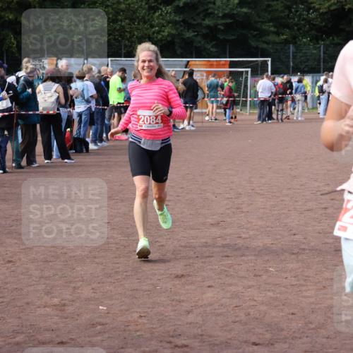 27.09.2026 - 35. Volkslauf durch das schöne Alstertal Strokosch-Dieckow http://msf.ph/oto/10573525 27.09.2026 12:24:59 Ziel 2084, 2366, 2492 meine-sportfotos.de