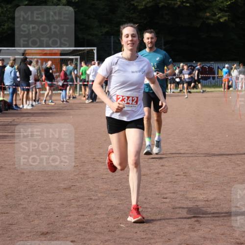 27.09.2026 - 35. Volkslauf durch das schöne Alstertal Strokosch-Dieckow http://msf.ph/oto/10573686 27.09.2026 12:25:27 Ziel 2342, 2392 meine-sportfotos.de
