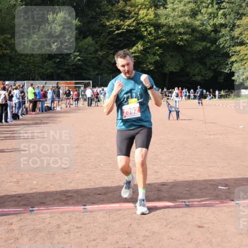 27.09.2026 - 35. Volkslauf durch das schöne Alstertal Strokosch-Dieckow http://msf.ph/oto/10573745 27.09.2026 12:25:30 Ziel 2168, 2342, 2392 meine-sportfotos.de