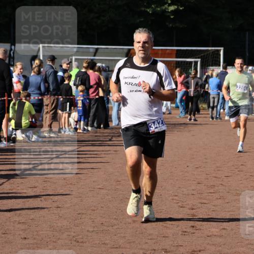27.09.2026 - 35. Volkslauf durch das schöne Alstertal Strokosch-Dieckow http://msf.ph/oto/10573851 27.09.2026 11:20:35 Ziel 3204, 3427 meine-sportfotos.de