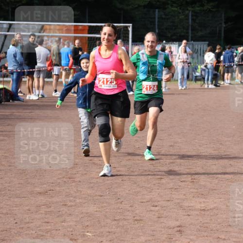 27.09.2026 - 35. Volkslauf durch das schöne Alstertal Strokosch-Dieckow http://msf.ph/oto/10573855 27.09.2026 12:26:09 Ziel 2124, 2125 meine-sportfotos.de
