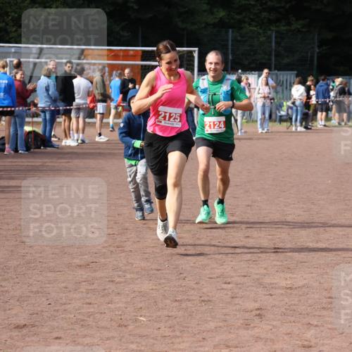 27.09.2026 - 35. Volkslauf durch das schöne Alstertal Strokosch-Dieckow http://msf.ph/oto/10573869 27.09.2026 12:26:10 Ziel 2124, 2125 meine-sportfotos.de