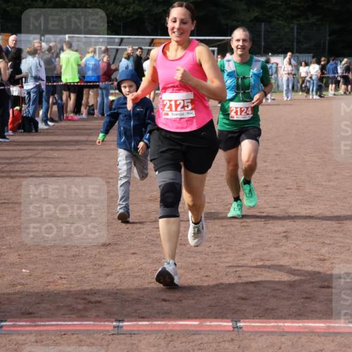 27.09.2026 - 35. Volkslauf durch das schöne Alstertal Strokosch-Dieckow http://msf.ph/oto/10573926 27.09.2026 12:26:11 Ziel 2124, 2125 meine-sportfotos.de