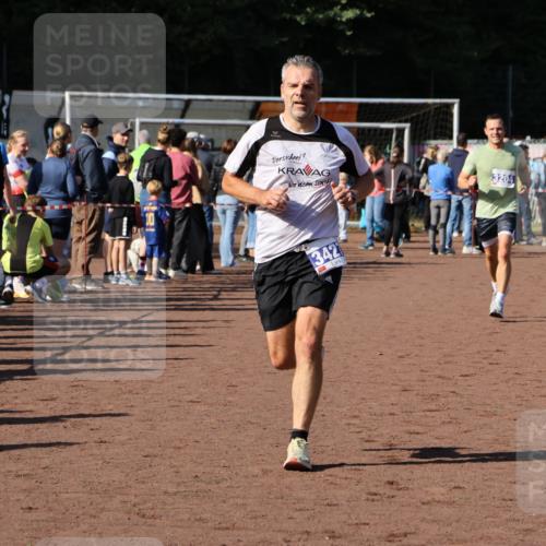 27.09.2026 - 35. Volkslauf durch das schöne Alstertal Strokosch-Dieckow http://msf.ph/oto/10573943 27.09.2026 11:20:35 Ziel 3204, 3427 meine-sportfotos.de