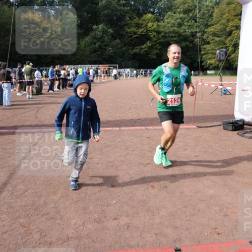 27.09.2026 - 35. Volkslauf durch das schöne Alstertal Strokosch-Dieckow http://msf.ph/oto/10573982 27.09.2026 12:26:14 Ziel 2124, 2125 meine-sportfotos.de