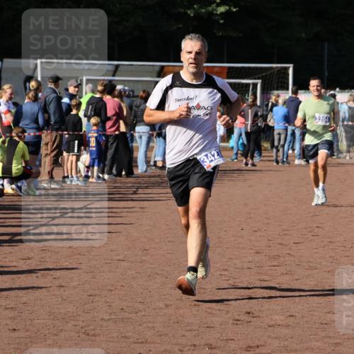 27.09.2026 - 35. Volkslauf durch das schöne Alstertal Strokosch-Dieckow http://msf.ph/oto/10573984 27.09.2026 11:20:35 Ziel 3204, 3427 meine-sportfotos.de