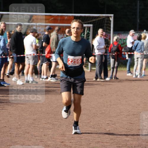 27.09.2026 - 35. Volkslauf durch das schöne Alstertal Strokosch-Dieckow http://msf.ph/oto/10574109 27.09.2026 12:27:15 Ziel 2259, 2978 meine-sportfotos.de