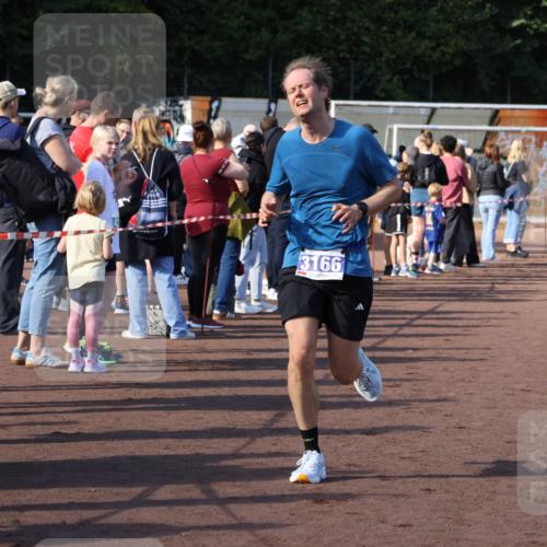 27.09.2026 - 35. Volkslauf durch das schöne Alstertal Strokosch-Dieckow http://msf.ph/oto/10574247 27.09.2026 11:20:25 Ziel 3166, 3306, 3380 meine-sportfotos.de