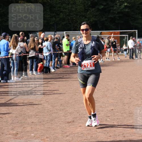 27.09.2026 - 35. Volkslauf durch das schöne Alstertal Strokosch-Dieckow http://msf.ph/oto/10574304 27.09.2026 12:27:42 Ziel 2121 meine-sportfotos.de